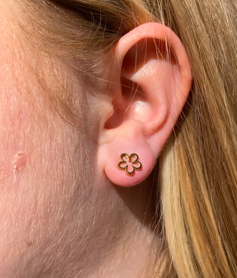 Patricia Studs - Flower stud earrings