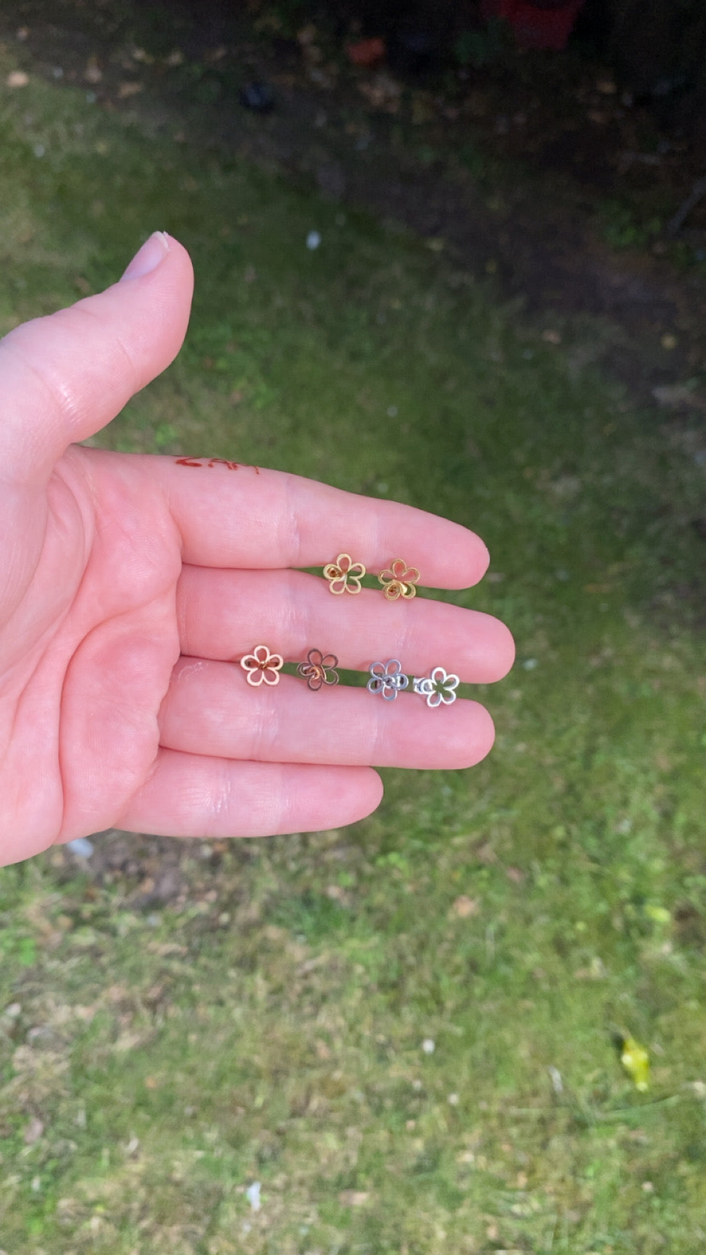 Patricia Studs - Flower stud earrings