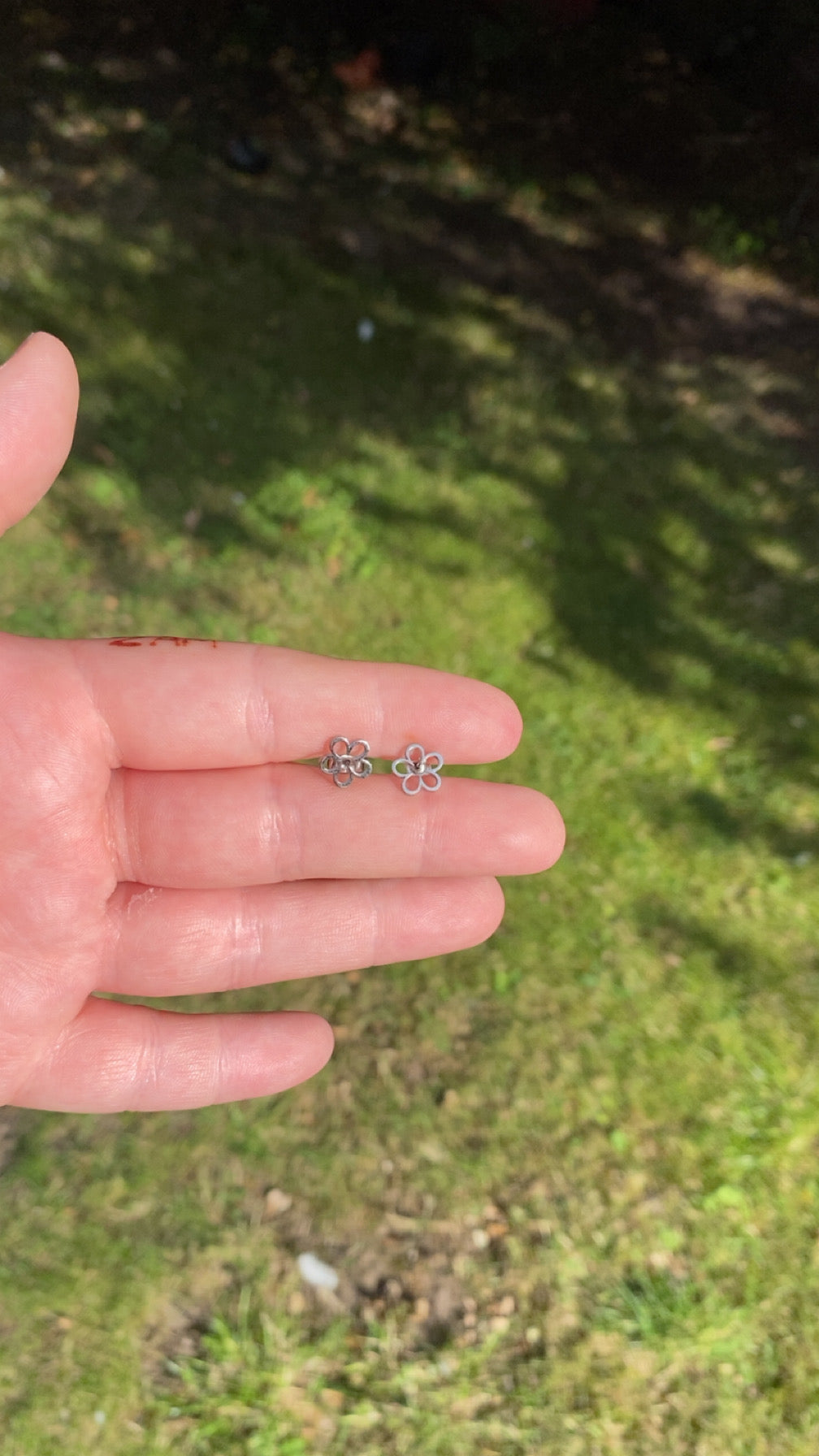 Patricia Studs - Flower stud earrings