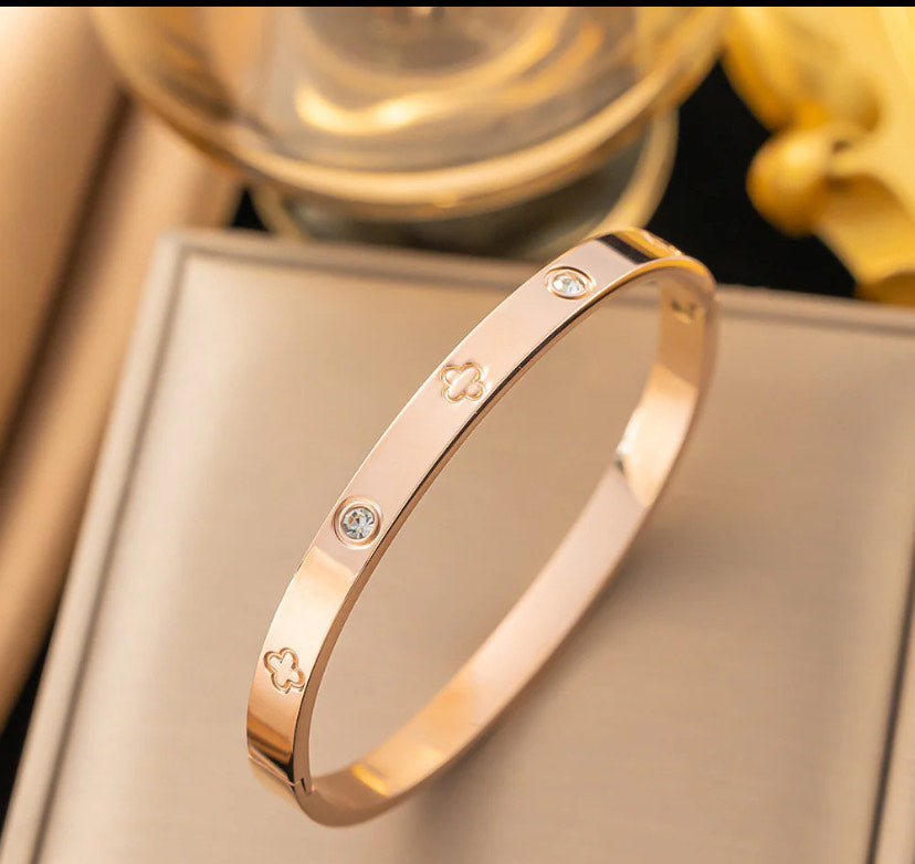 Dana Bangle - Clover Jewel Bangle
