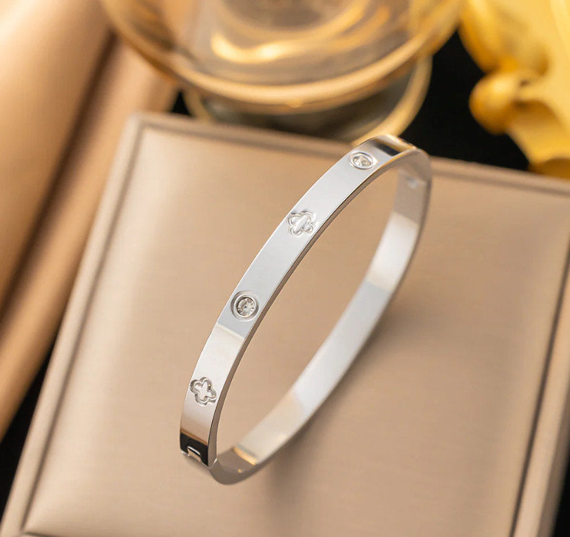 Dana Bangle - Clover Jewel Bangle