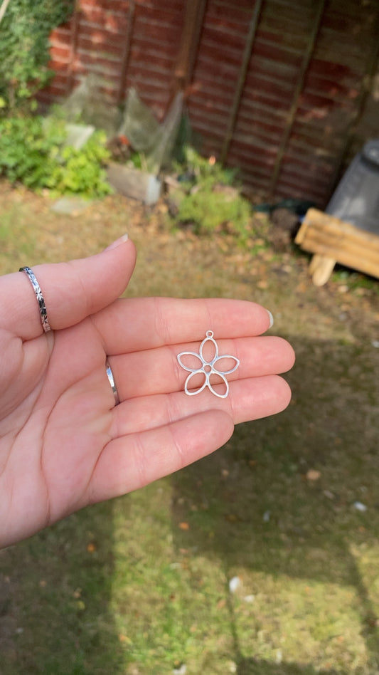 Silver Flower pendent