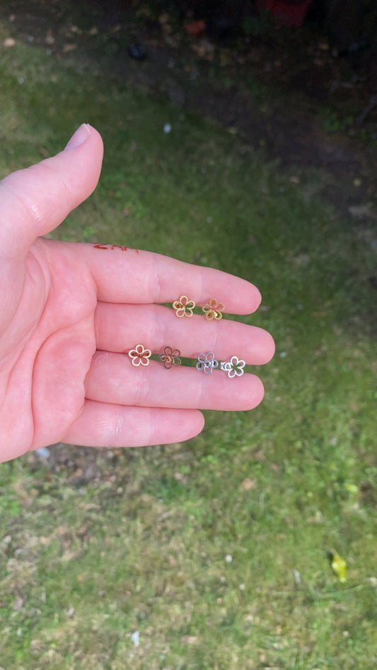 Patricia Studs - Flower stud earrings