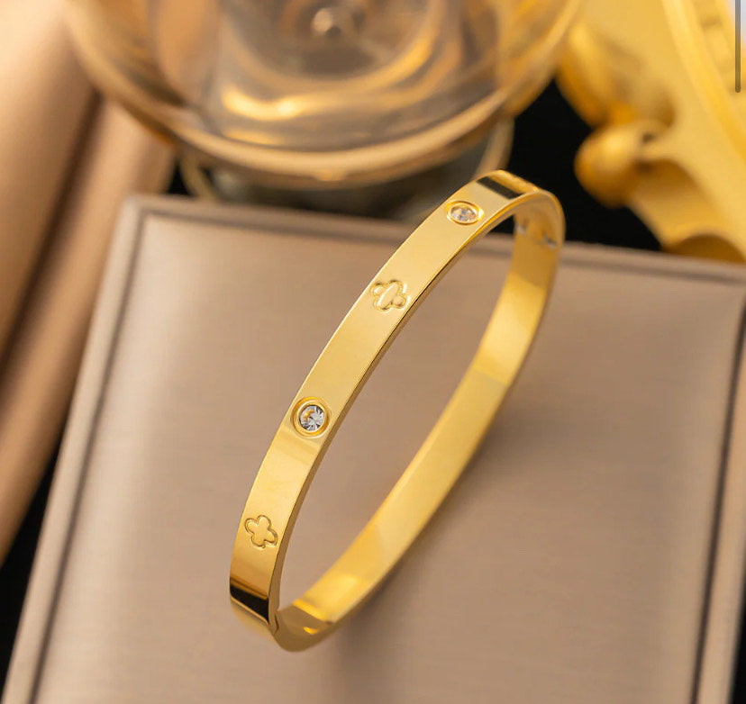 Dana Bangle - Clover Jewel Bangle